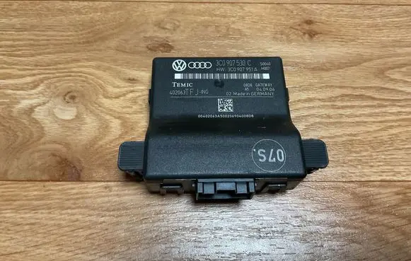 Volkswagen PASSAT B6 Gateway control module 3C0907530C 3C0907951A