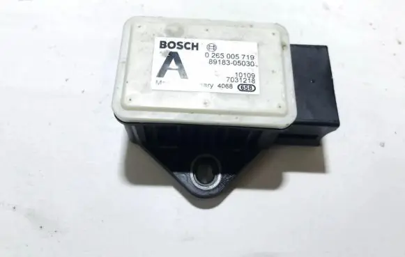 Toyota Avensis T270 ESP acceleration yaw rate sensor 0265005719 89183-05030