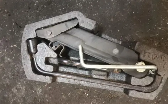 Toyota Aygo AB10 Tool set 243967