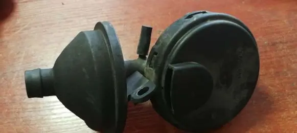 BMW 3 E46 Oil breather separator 7501566