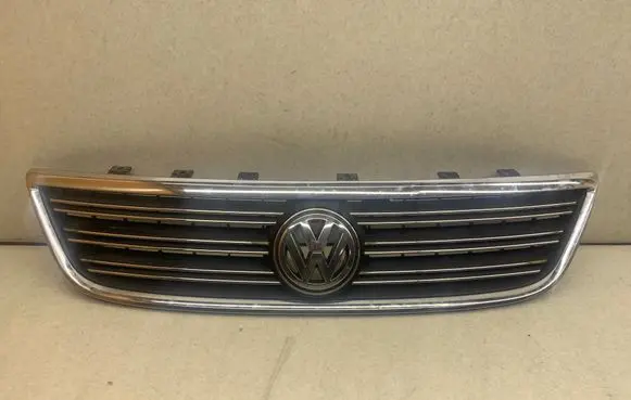 Volkswagen Phaeton Front bumper upper radiator grill