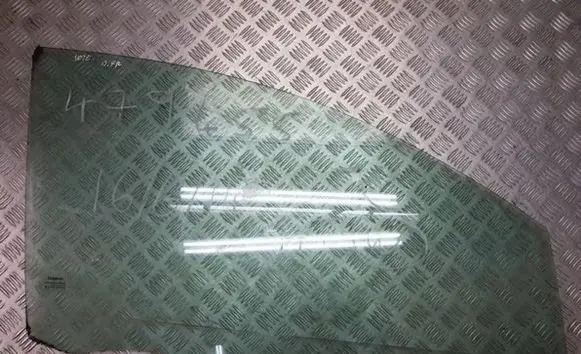Nissan Note (E11) Front door window glass four-door