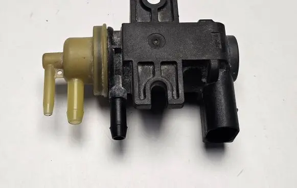 Volkswagen Golf VII Turbo solenoid valve 1K0906627B 4011464A 361020553