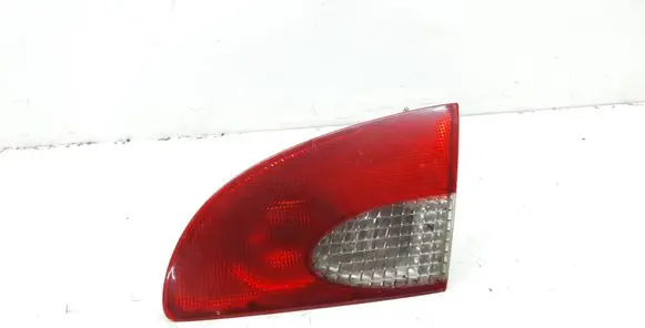 Toyota Avensis T220 Tailgate rear/tail lights