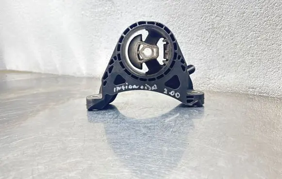 Opel Insignia A Engine mount bracket 13227769