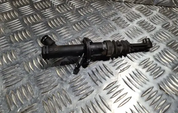 Clutch slave cylinder