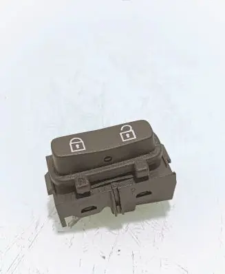 Volvo V70 Central locking switch button 30710476 03451610 SN050250815079