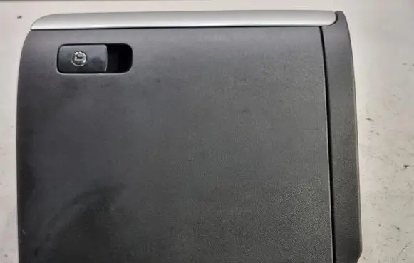 Volkswagen Jetta VI Glove box set 