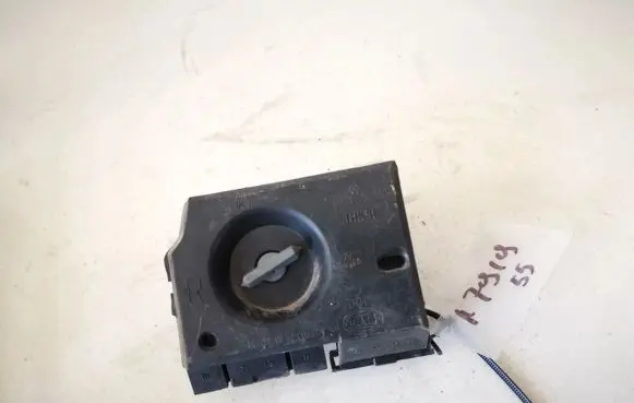 Audi 80 90 S2 B4 Tail light bulb cover holder thk81