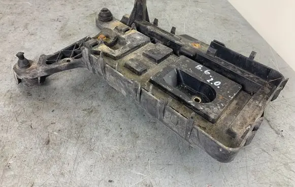 Volkswagen PASSAT B6 Battery tray 1K0915333C
