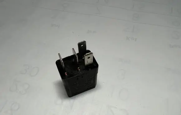 Opel Zafira A Other relay 24432680