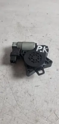 Mazda 5 Front door window regulator motor CM011740