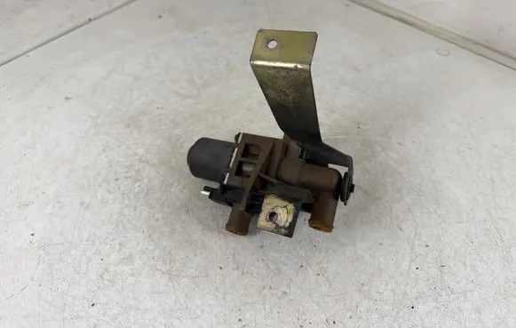 Mercedes-Benz Vito Viano W638 Coolant heater control valve 0018300684
