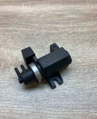 BMW 5 E39 Vacuum pump 2247906 72279600