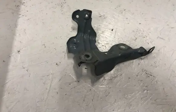 BMW 1 F70 Fender mounting bracket 7450388
