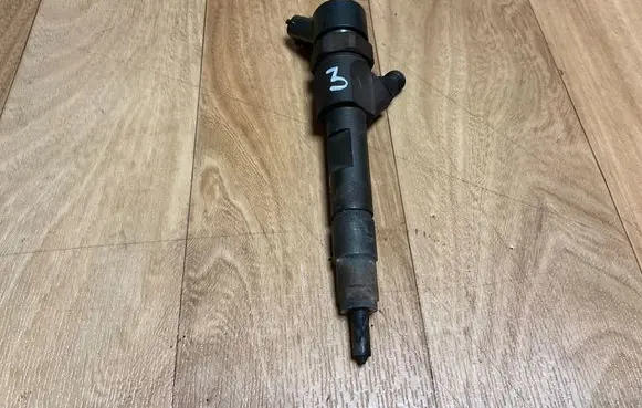 Volvo S40, V40 Fuel injector 7700111014 0445110