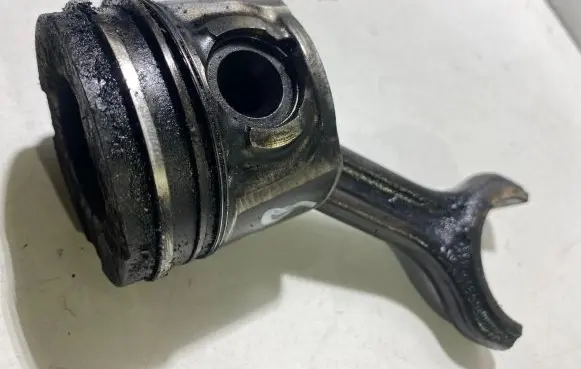 Citroen C4 I Piston with connecting rod 75L93