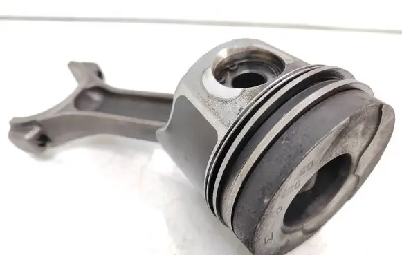 Suzuki Grand Vitara II Piston with connecting rod