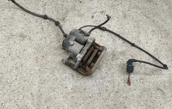 Mercedes-Benz GL X166 Rear brake caliper 1664238498A