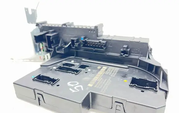 Mercedes-Benz C W204 Comfort/convenience module 2049060305 2049019702 2129020207