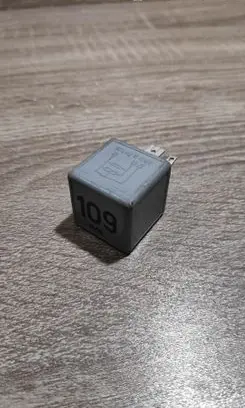 Volkswagen Golf III Other relay 1J0906381A 109