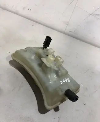 Audi A4 S4 B7 8E 8H Brake fluid reservoir 8E0611301G