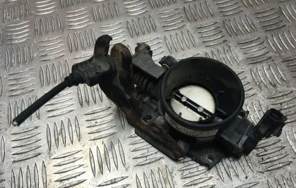 Ford Focus Throttle valve 000302A2