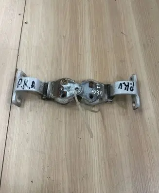 Iveco Daily 6th gen Front door upper hinge