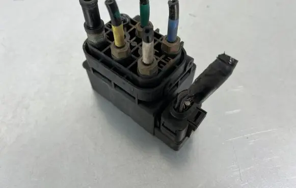Jeep Grand Cherokee Air suspension valve block 15152400272 440523 120216