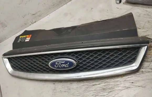 Ford Focus Front grill 4M518138AE 4M518200AJ 4M518200BJ
