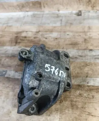 Volkswagen Golf V Engine mount bracket 1K0199262