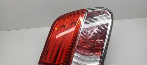 Toyota Avensis T270 Tailgate rear/tail lights E415477 15477 0532