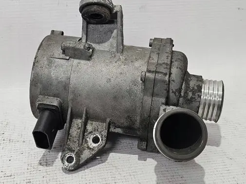 BMW 3 E90 E91 Water pump 7586928