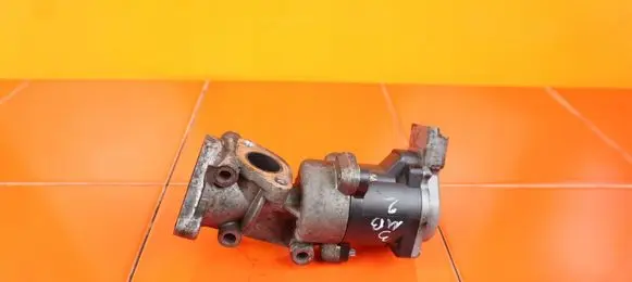 Land Rover Discovery 3 - LR3 EGR thermostat 7H2Q9D475D