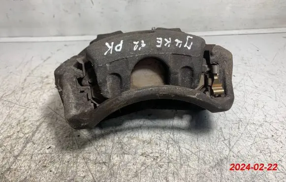 Nissan Juke I F15 Front brake caliper