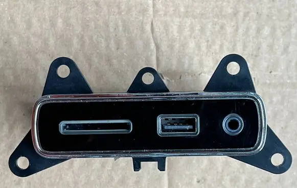 Jeep Grand Cherokee USB socket connector 68258696AA