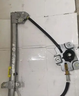 Rear door manual window regulator