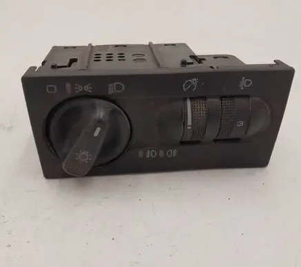 Volkswagen Golf III Light switch 1H6941531P