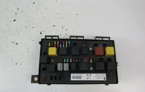 Opel Astra H Fuse box set 13220435