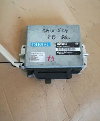BMW 5 E34 Engine control unit/module 0281001122