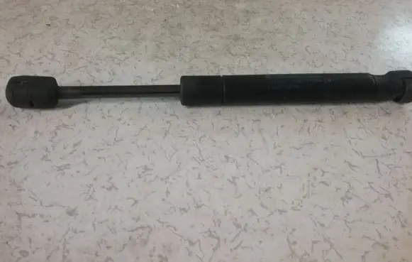 Front bonnet/hood damper/strut