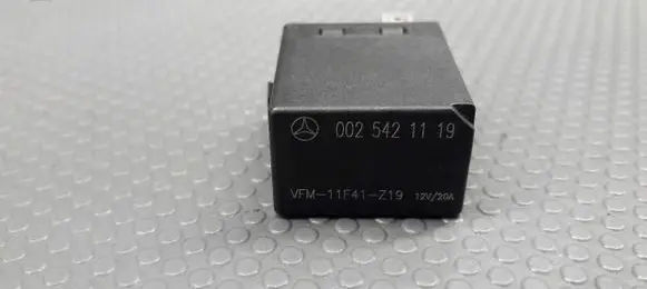 Mercedes-Benz C W202 Fuel pump relay 0025421119