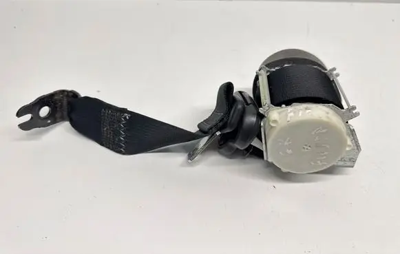 Rear seatbelt