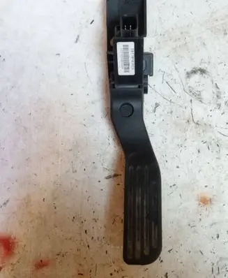 Ford Mondeo Mk III Accelerator throttle pedal 2S719F836CA 231500000348