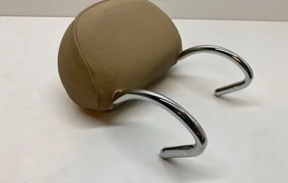 Mercedes-Benz CLS C219 Rear seat headrest 