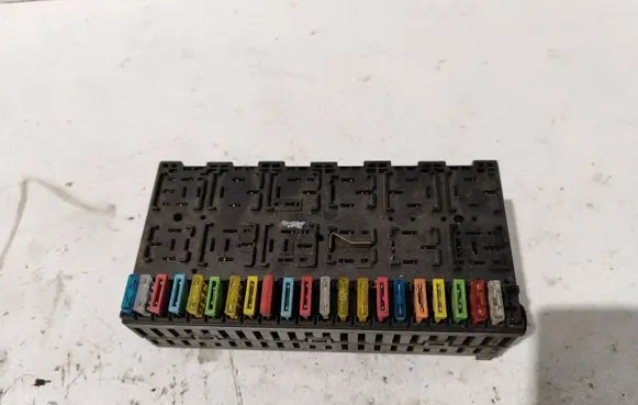 Volkswagen Golf III Fuse box set 357937039