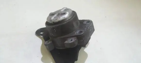 Ford Mondeo Mk III Engine mount bracket 1s716037ba 1s71-6037-ba
