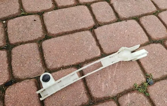Opel Grandland X Rear door windshield rail 9821855880
