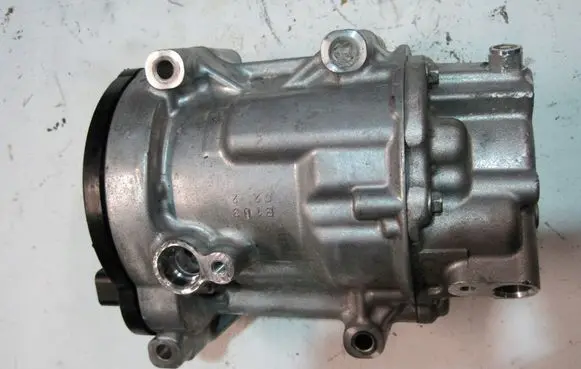 Toyota Yaris Air conditioning (A/C) compressor (pump) 0424000741