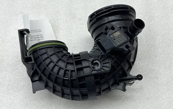 Volkswagen T-Roc Turbo air intake inlet pipe/hose 04E145641J 04E145641